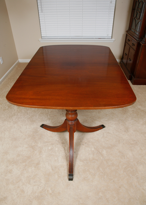 Vintage Thomasville Duncan Phyfe Style Dining Table and Chairs