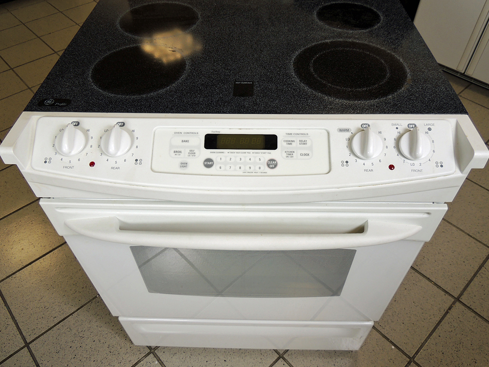 White GE Glass Top Electric Range