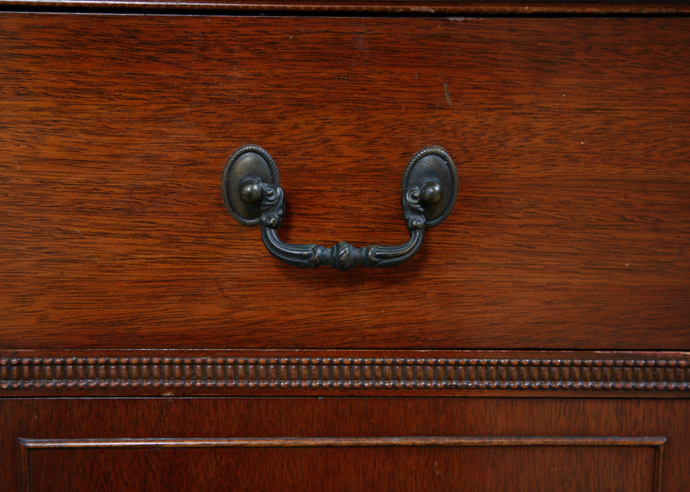 Vintage Thomasville Duncan Phyfe Style Breakfront China Cabinet