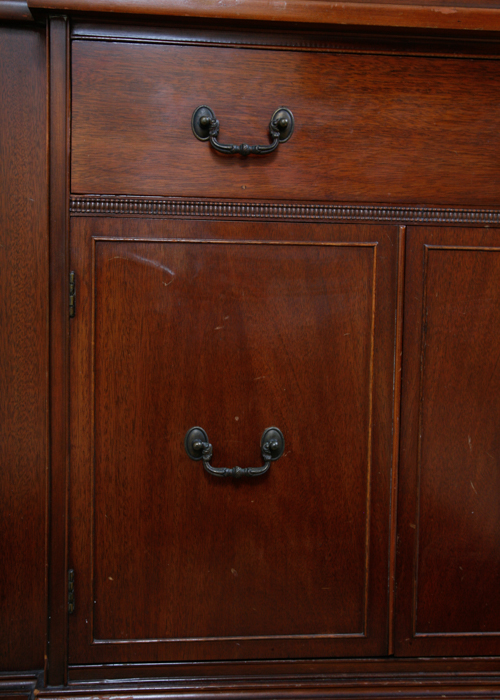 Vintage Thomasville Duncan Phyfe Style Breakfront China Cabinet