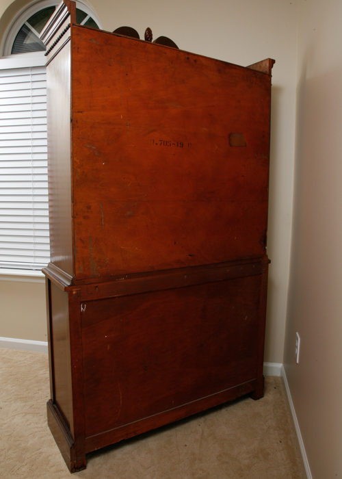 Vintage Thomasville Duncan Phyfe Style Breakfront China Cabinet