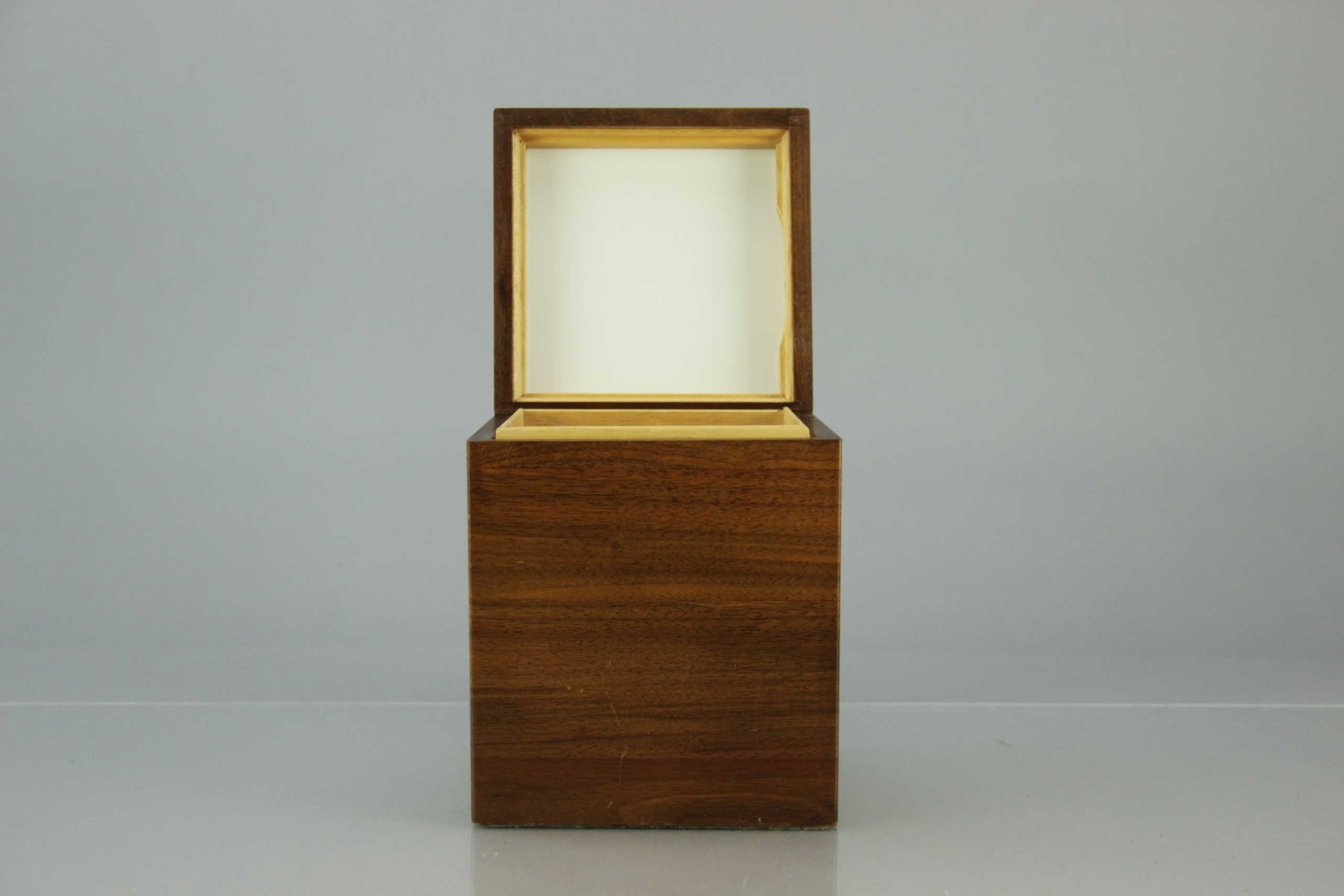 Decatur Industries Walnut Tobacco Humidor Box