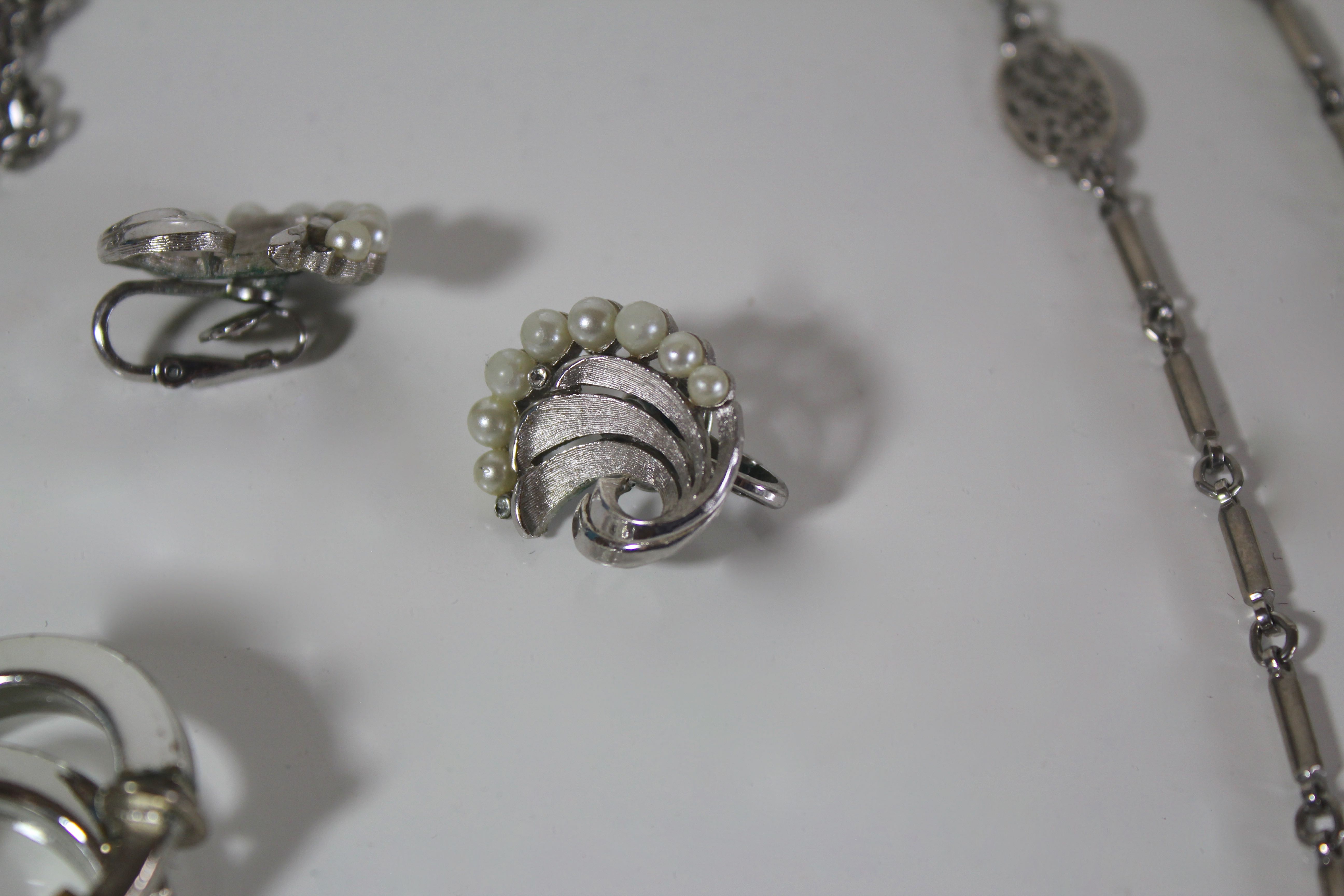 Women's Silver Tone Costume Jewelry