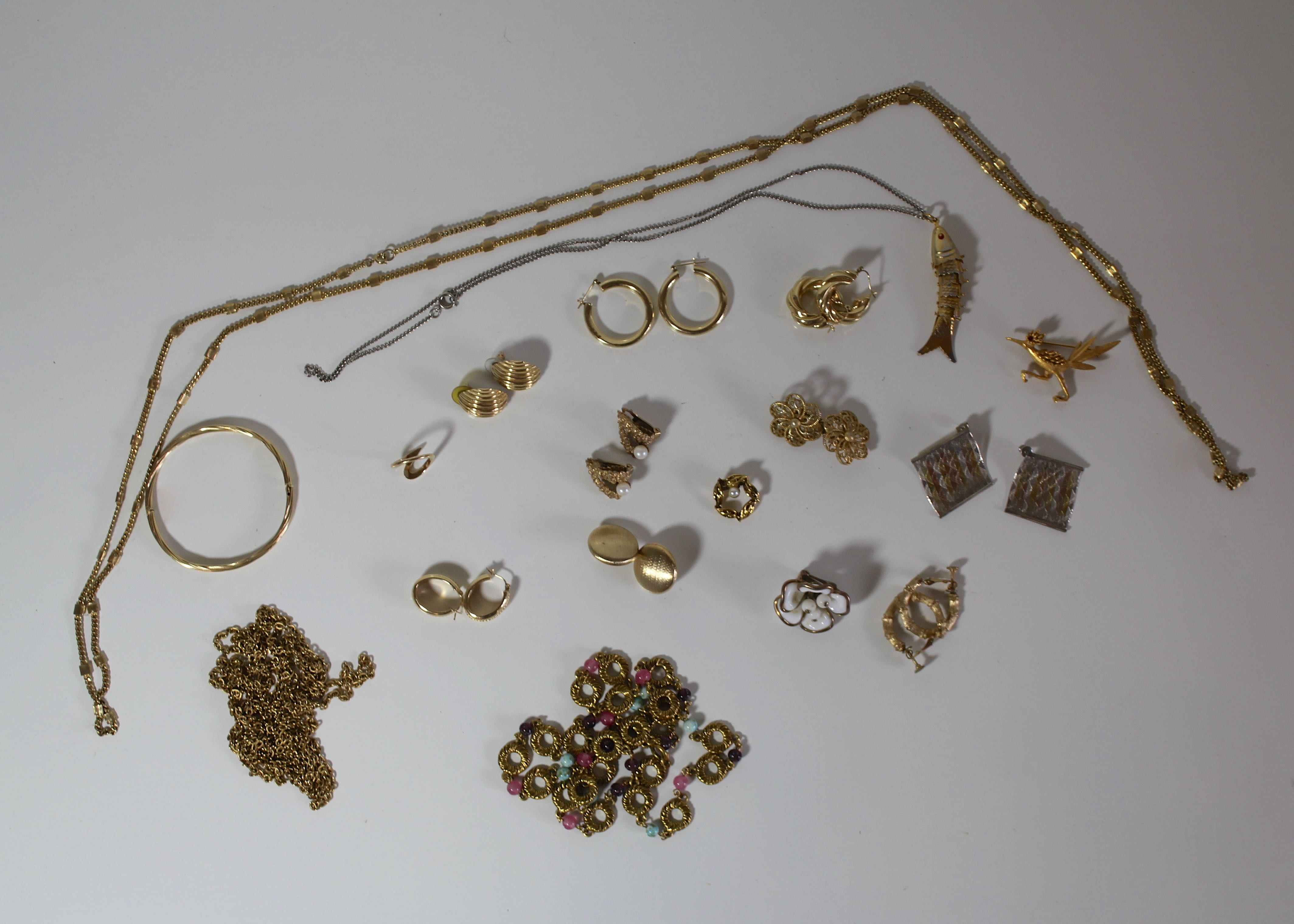 Assortment of Women's Gold Tone Jewelry