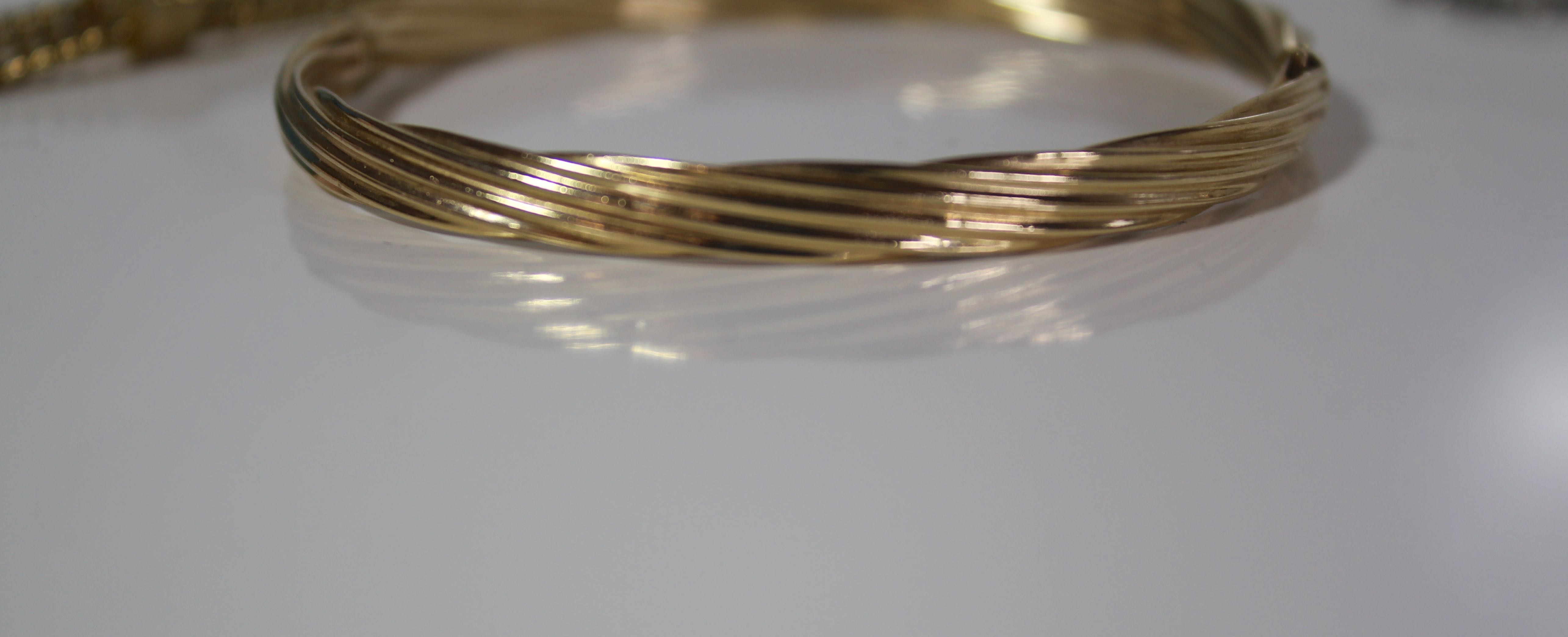 Assortment of Women's Gold Tone Jewelry