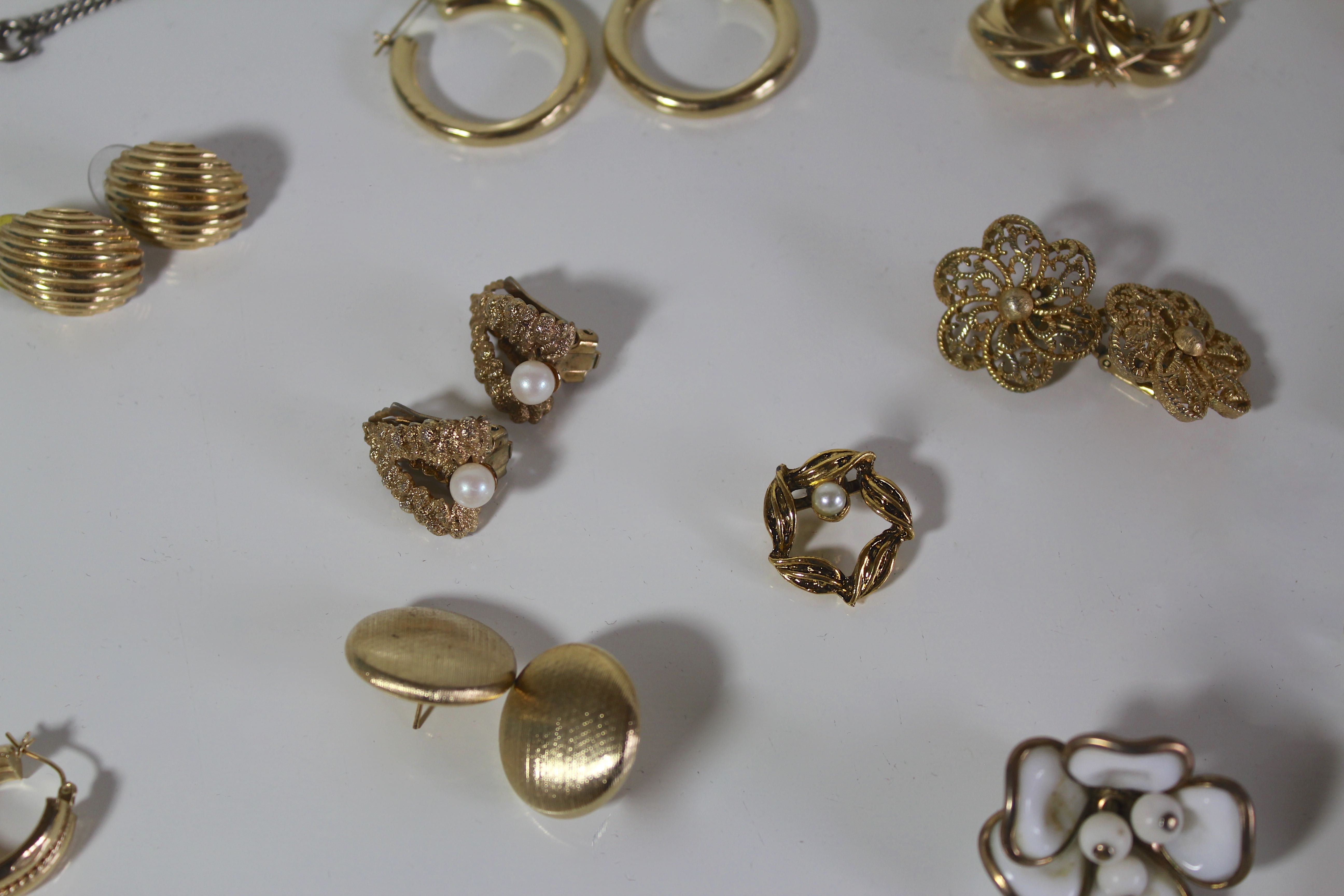 Assortment of Women's Gold Tone Jewelry