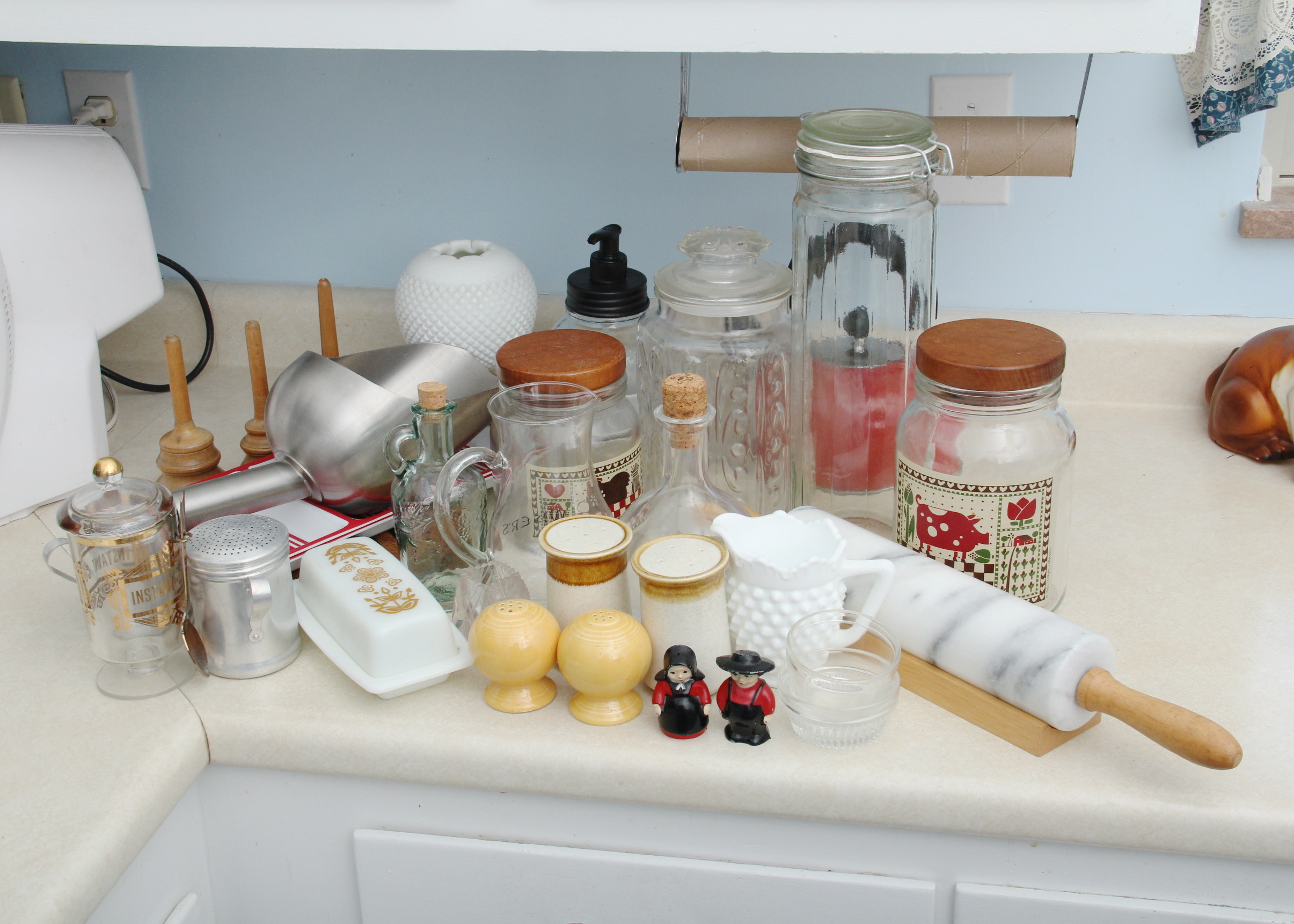 Grouping of Kitchen Accessories