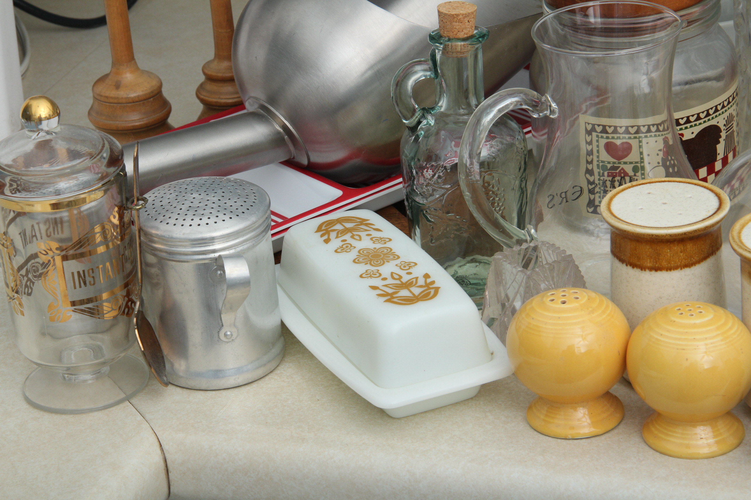 Grouping of Kitchen Accessories