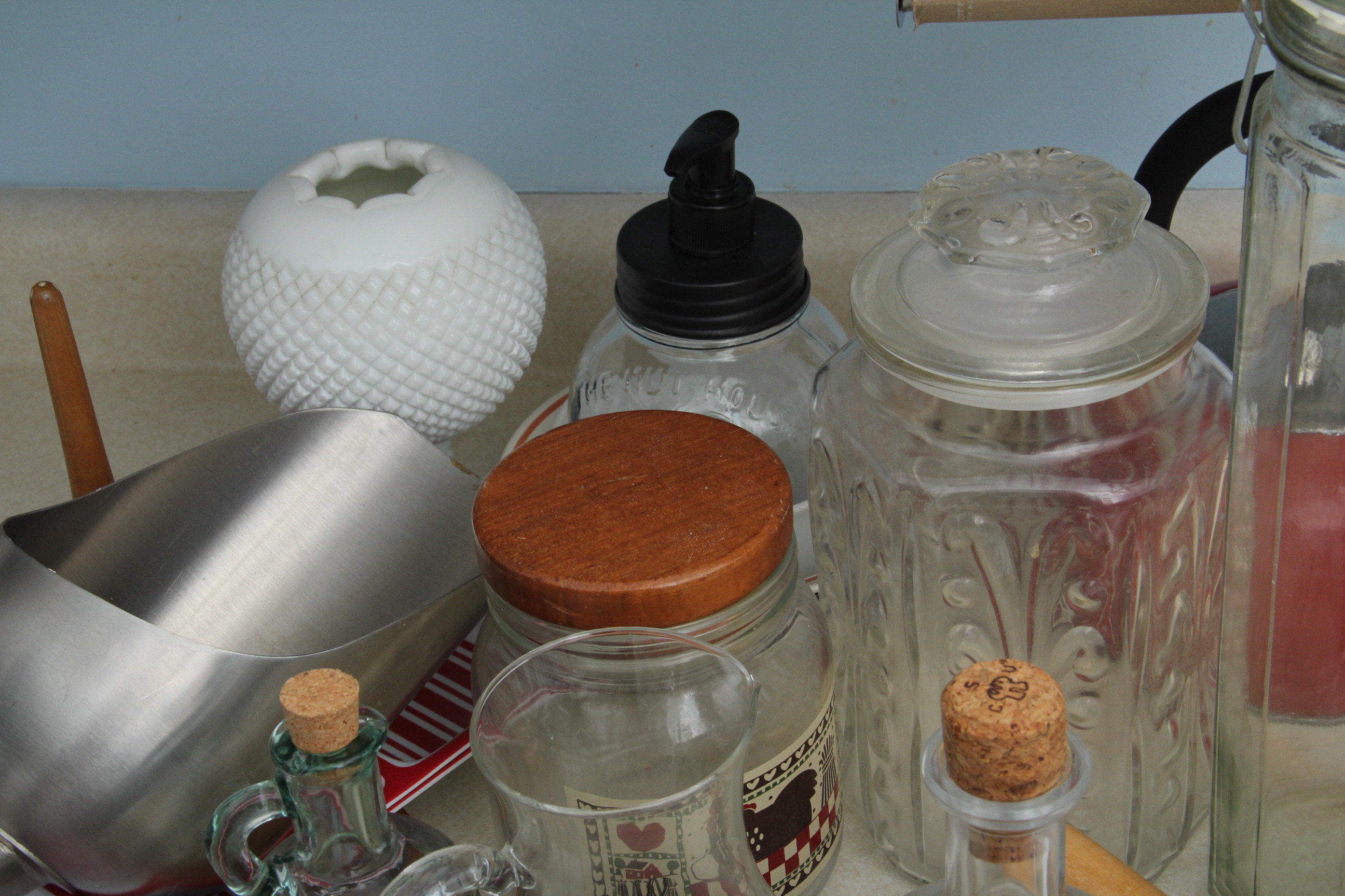 Grouping of Kitchen Accessories