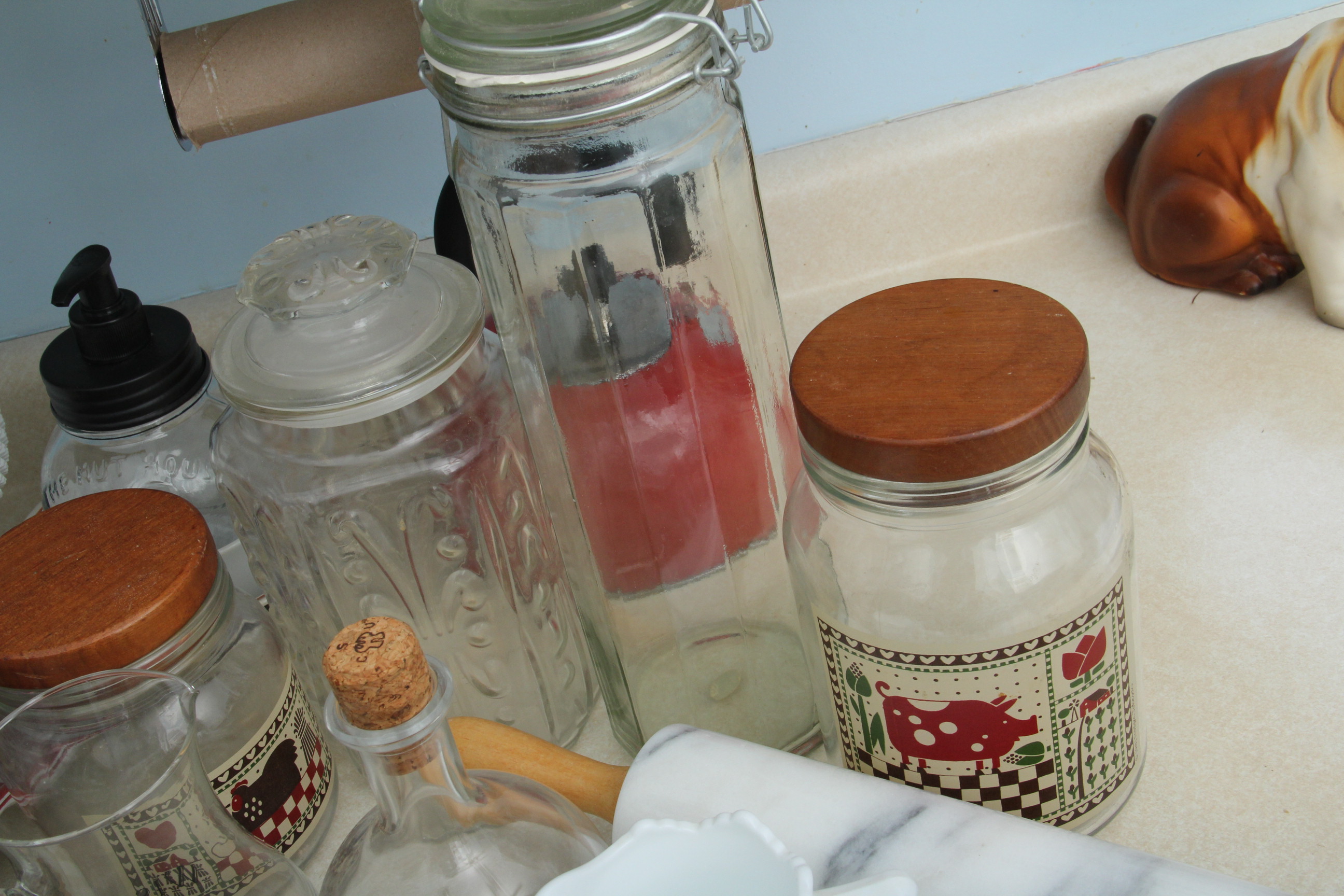 Grouping of Kitchen Accessories