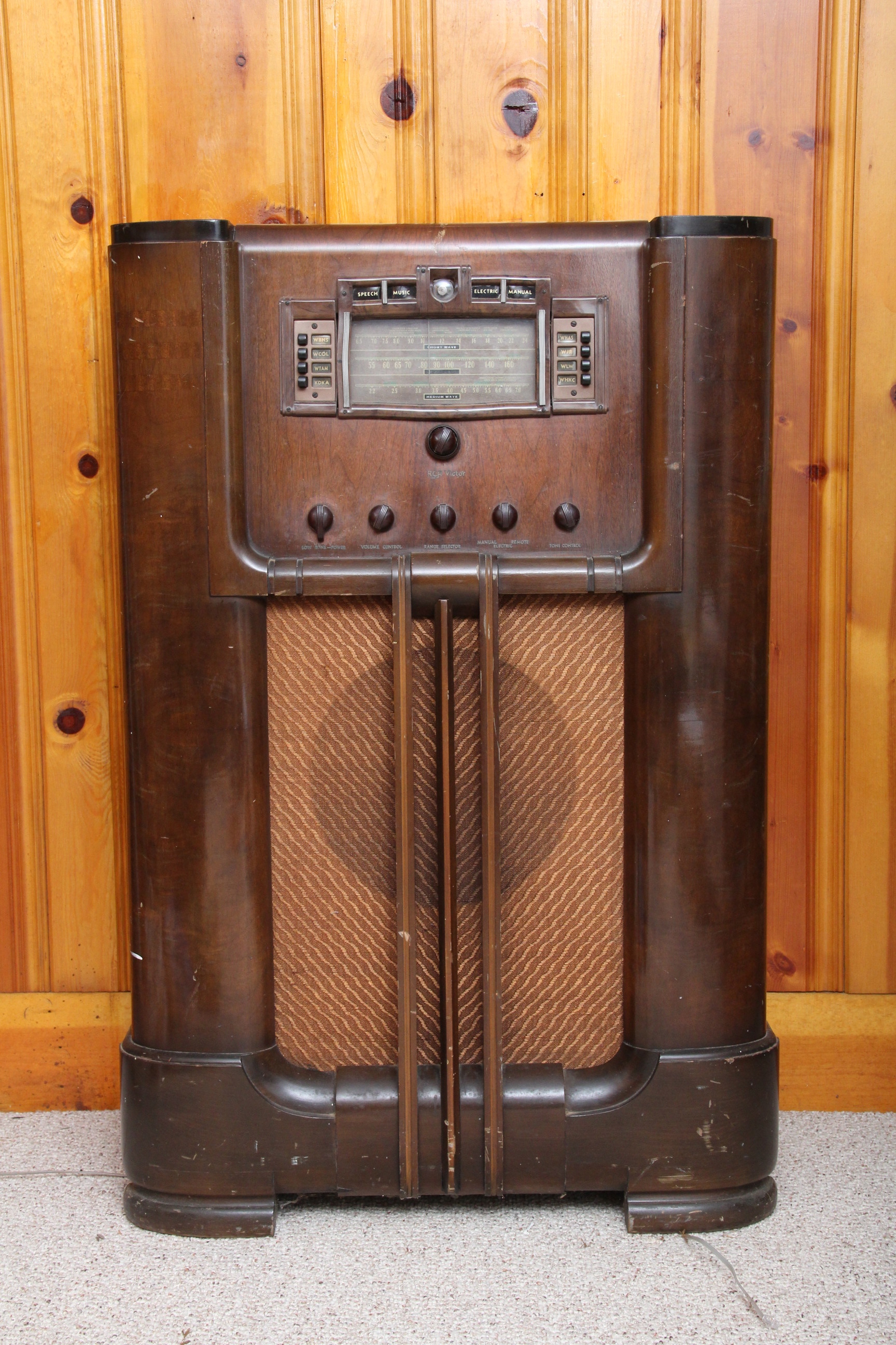 Vintage RCA Vitor Radio