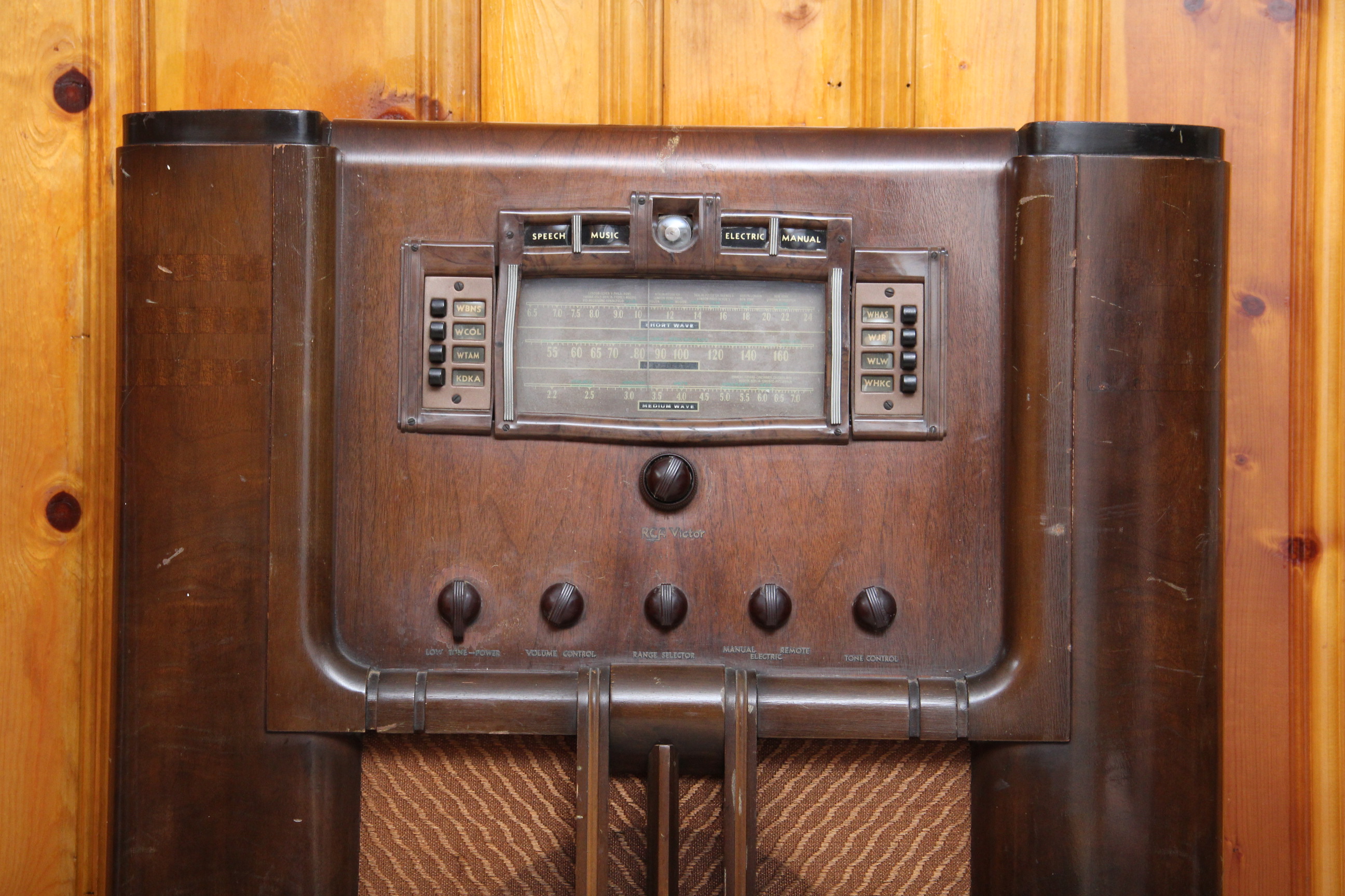 Vintage RCA Vitor Radio