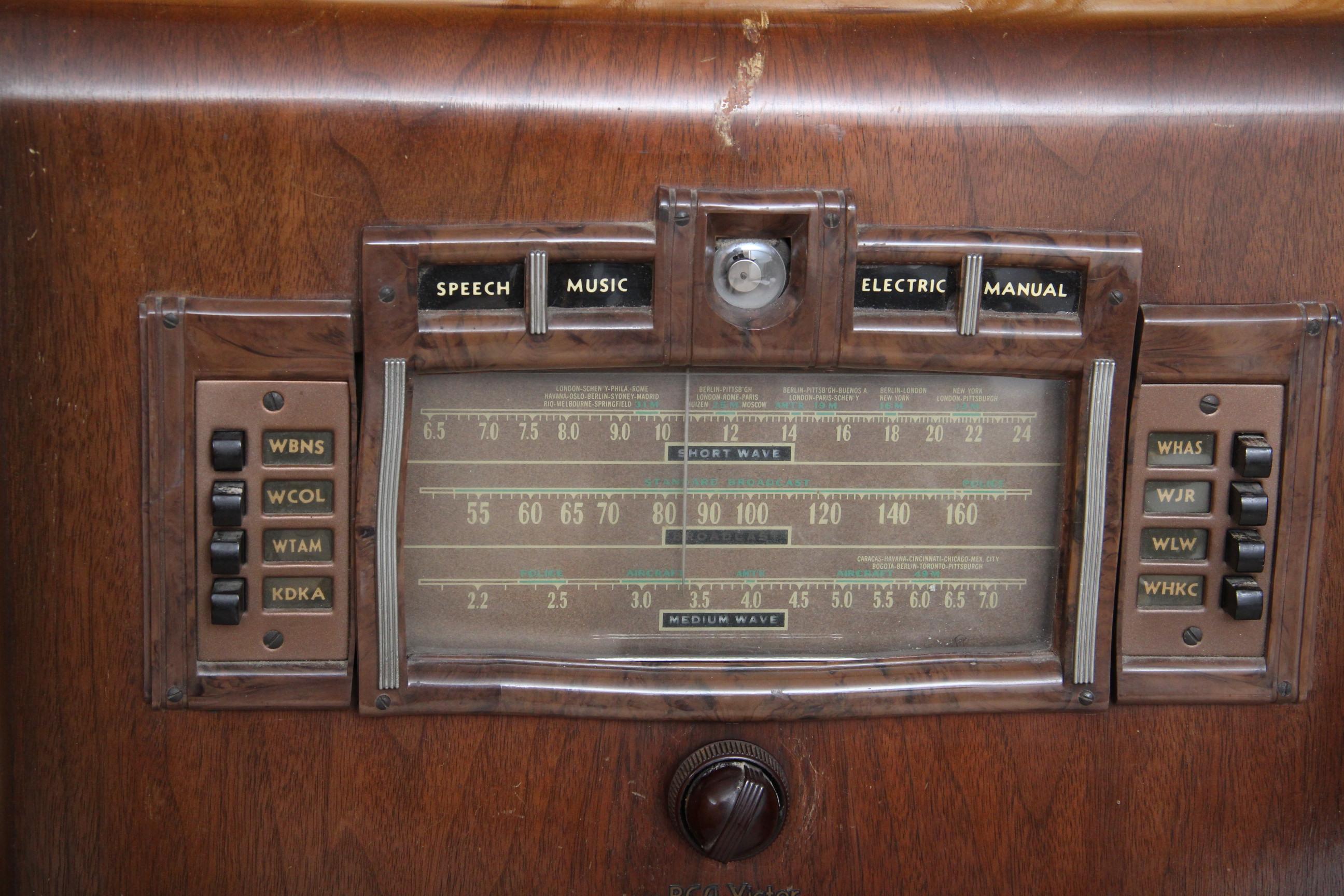 Vintage RCA Vitor Radio