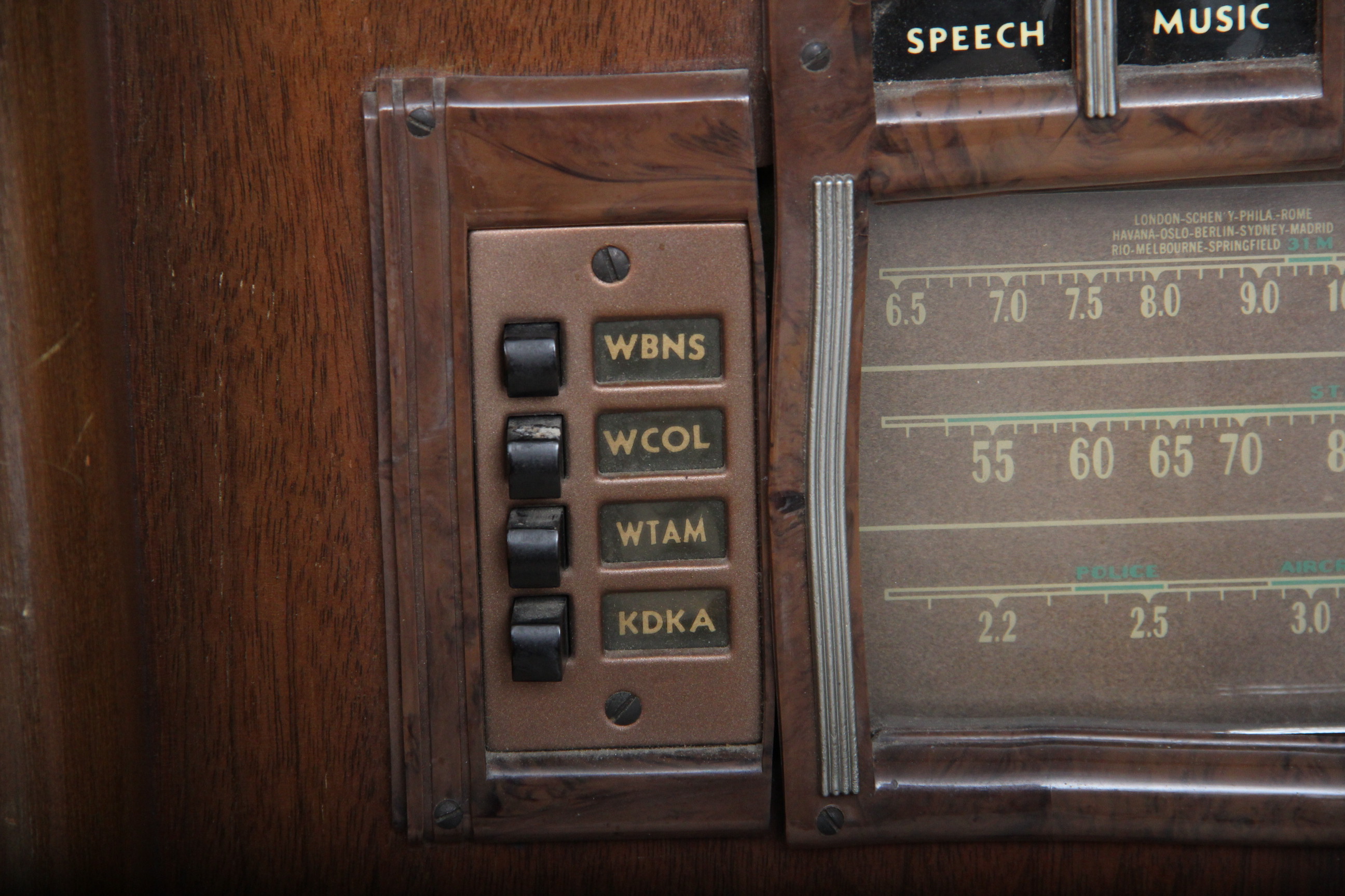 Vintage RCA Vitor Radio