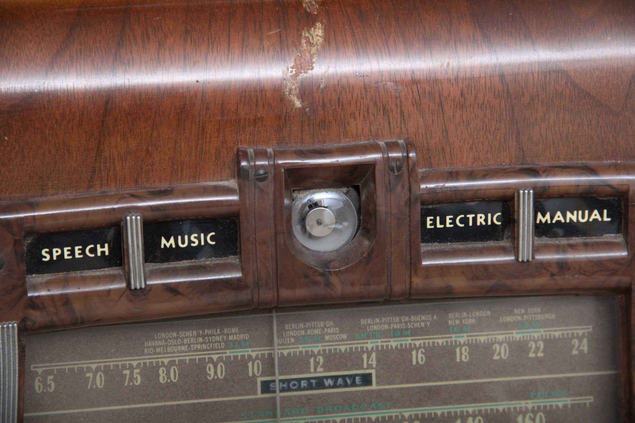 Vintage RCA Vitor Radio