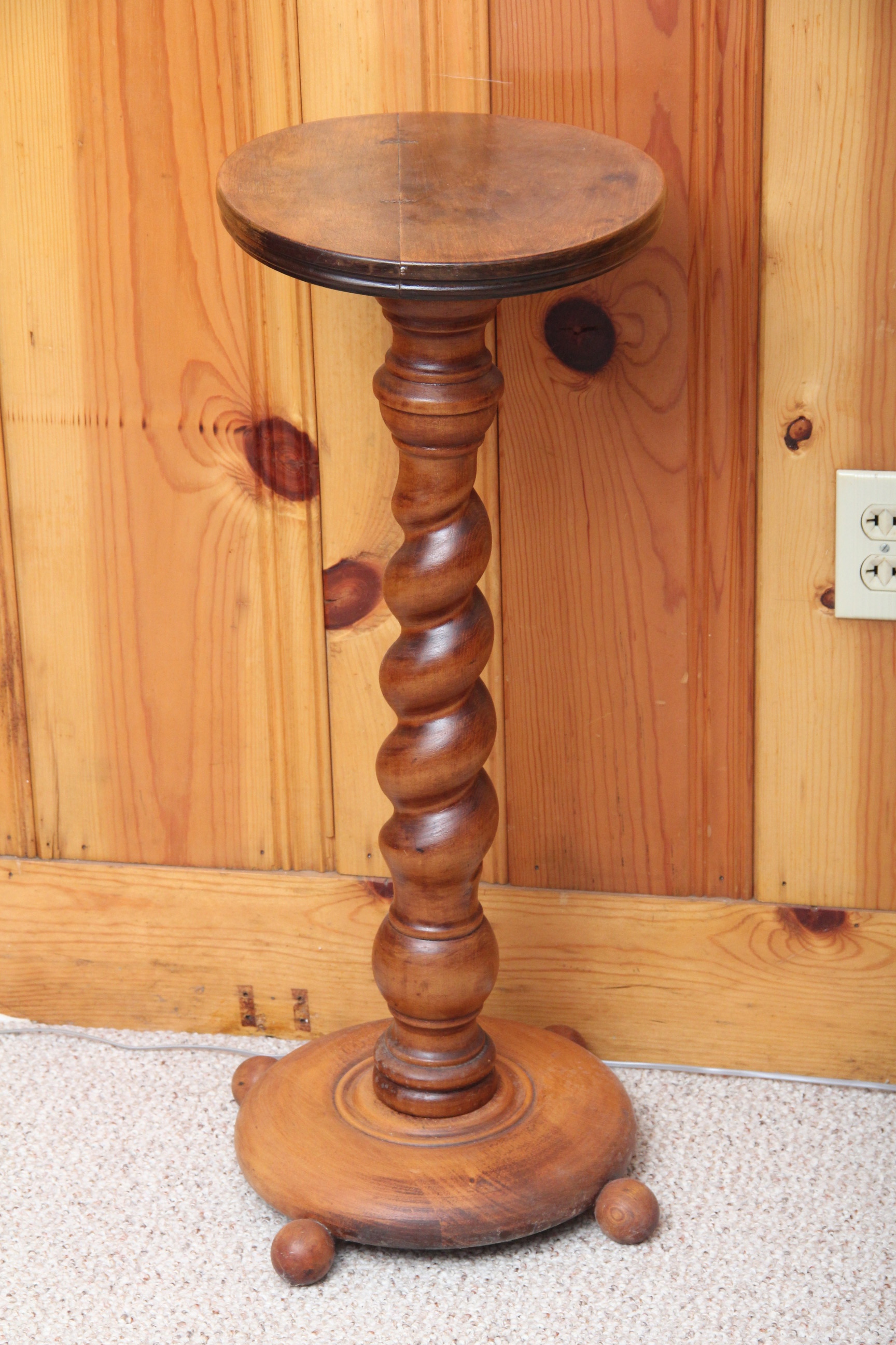 Wooden Spiral Pedestal Table