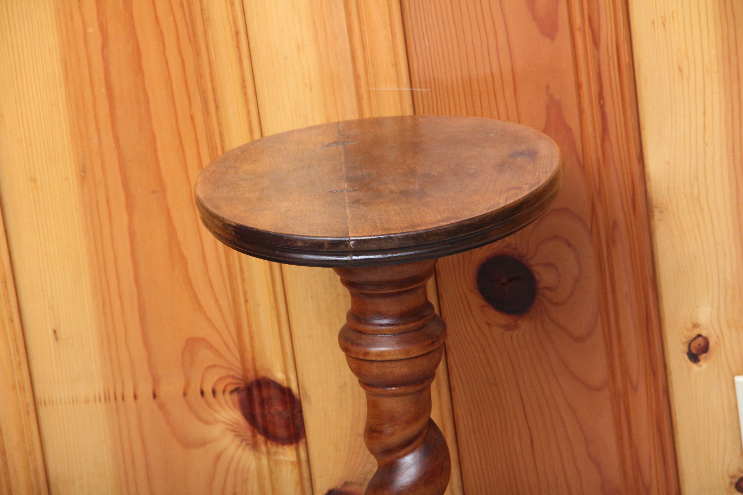 Wooden Spiral Pedestal Table