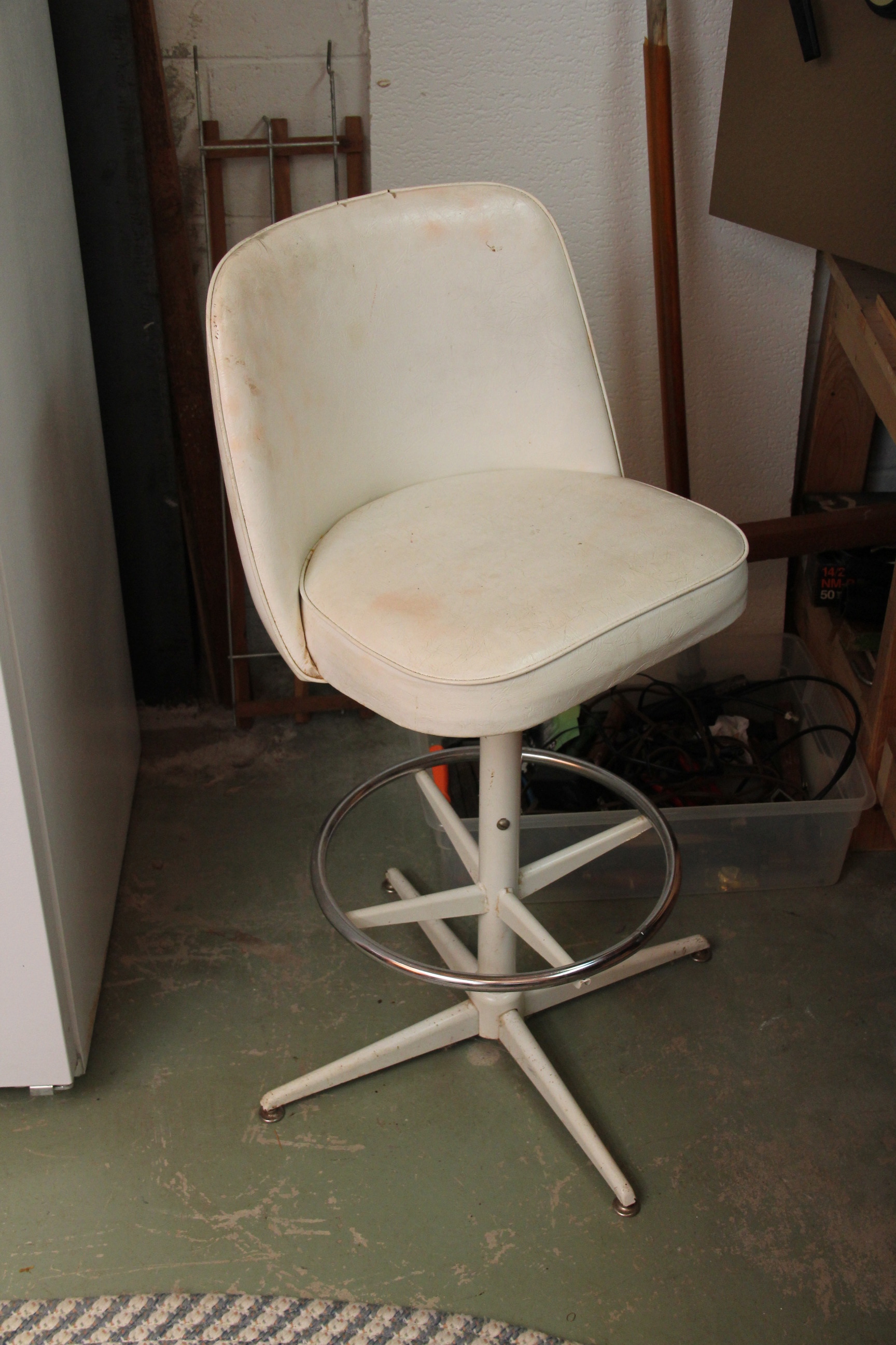 Swivel Bar Stool