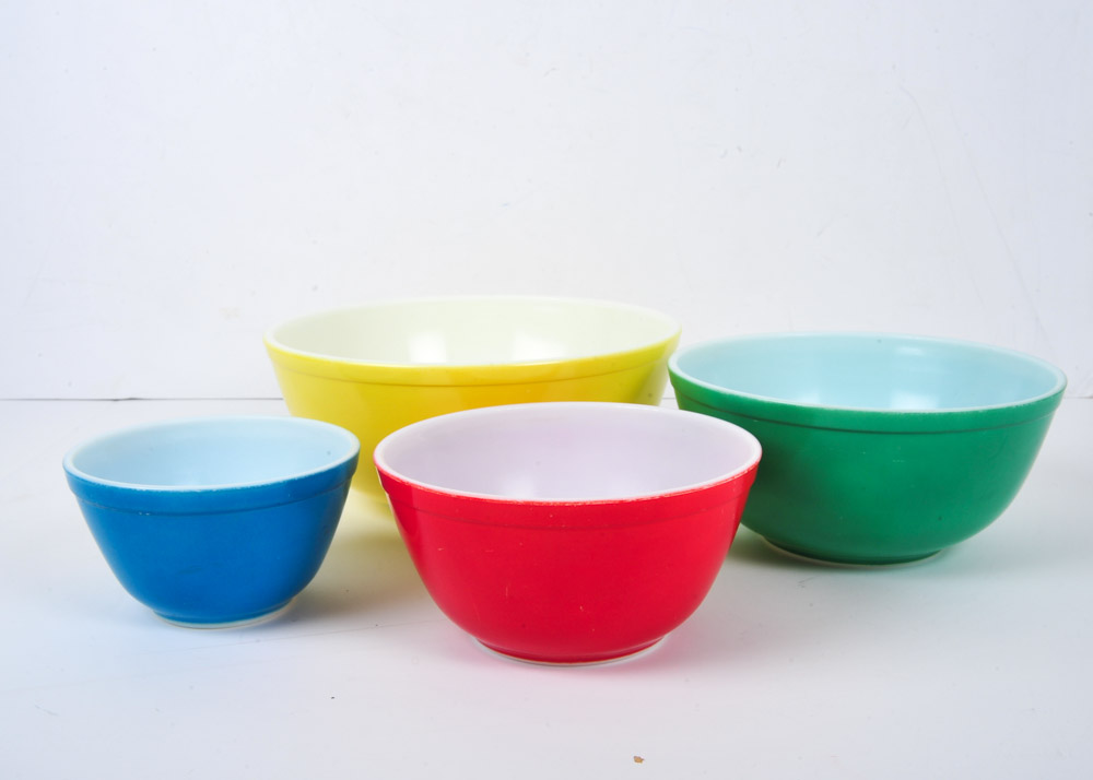Vintage Pyrex Nesting Bowl Set