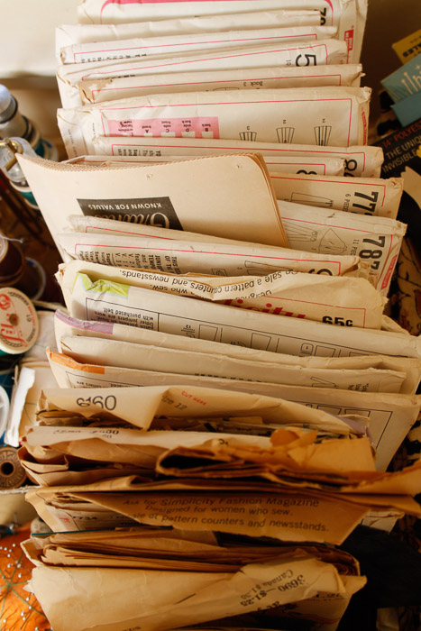 Vintage Singer Sewing Machine and Table