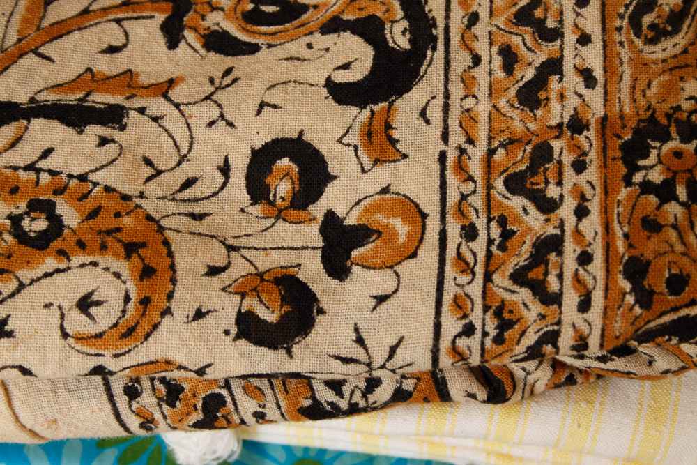 Vintage Singer Sewing Machine and Table