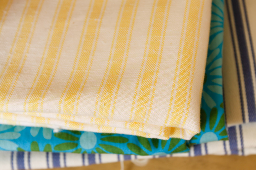 Vintage Singer Sewing Machine and Table