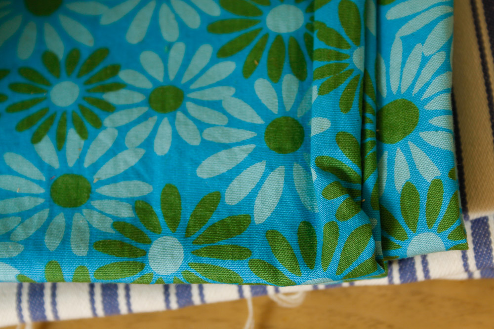 Vintage Singer Sewing Machine and Table