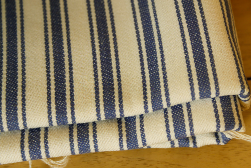 Vintage Singer Sewing Machine and Table