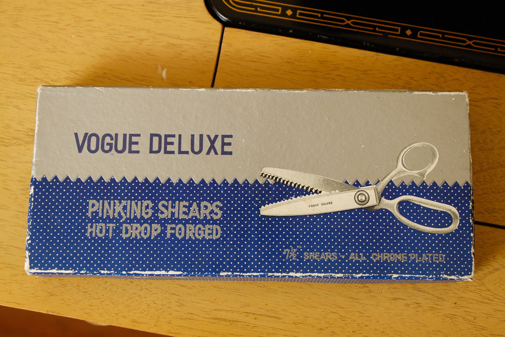 Vintage Singer Sewing Machine and Table