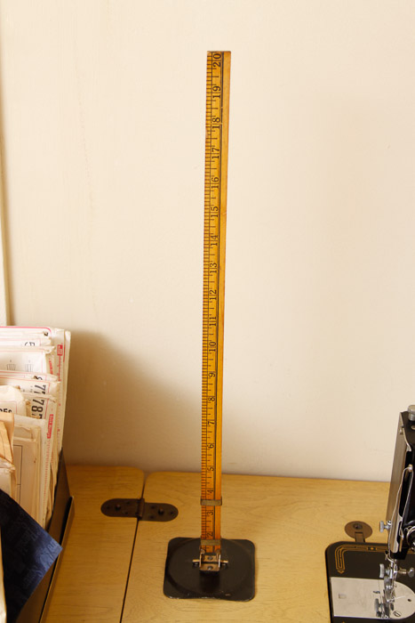 Vintage Singer Sewing Machine and Table