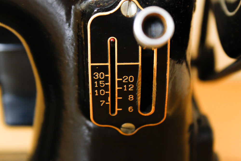 Vintage Singer Sewing Machine and Table