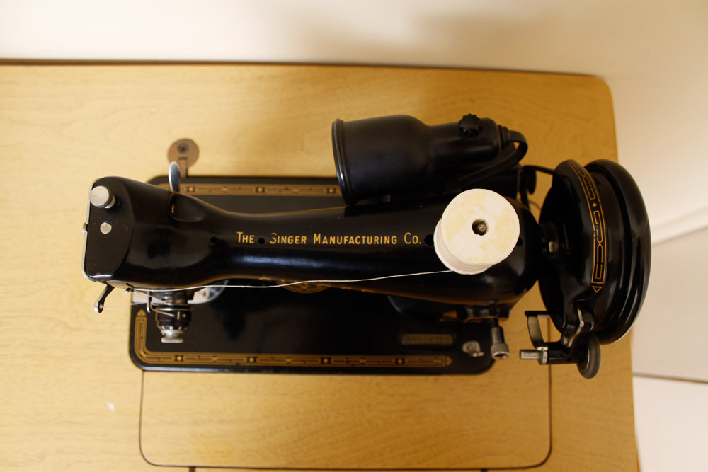 Vintage Singer Sewing Machine and Table