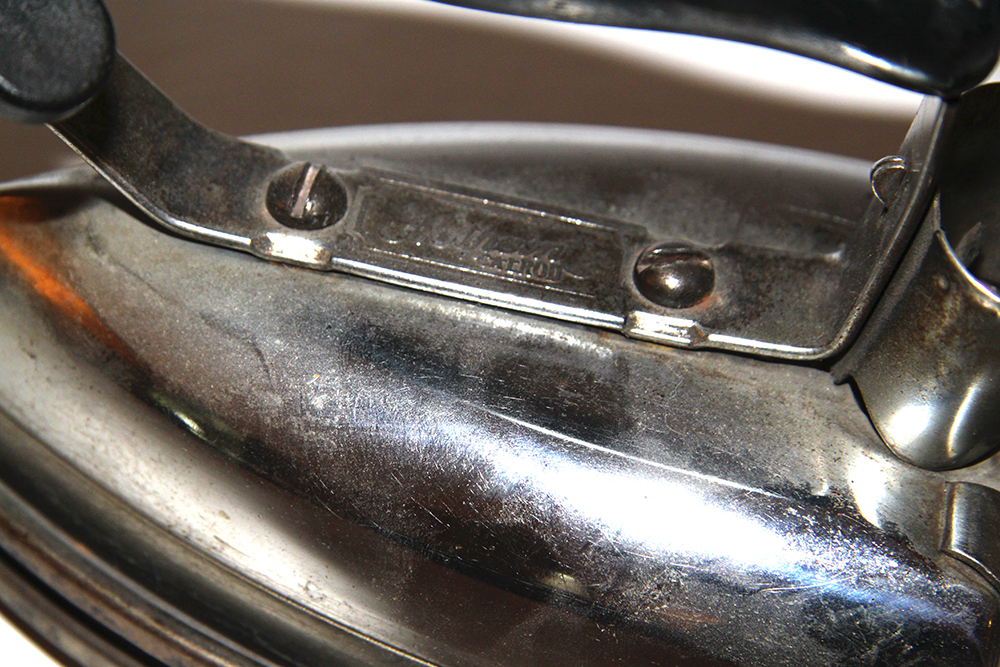 Decorative Antique Clothing Iron with Stand