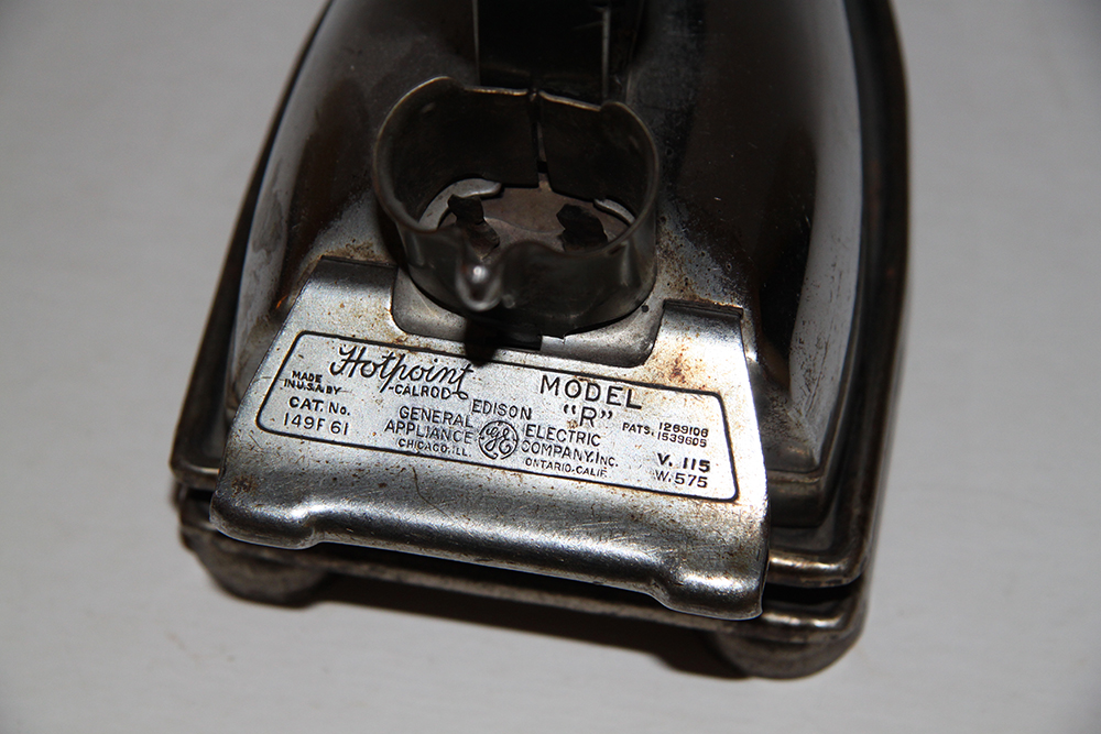 Decorative Antique Clothing Iron with Stand