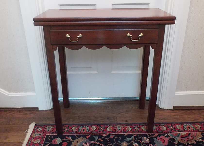 Adams County Collection Swing Leg Side Table