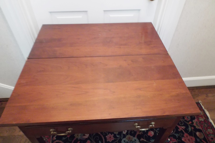 Adams County Collection Swing Leg Side Table