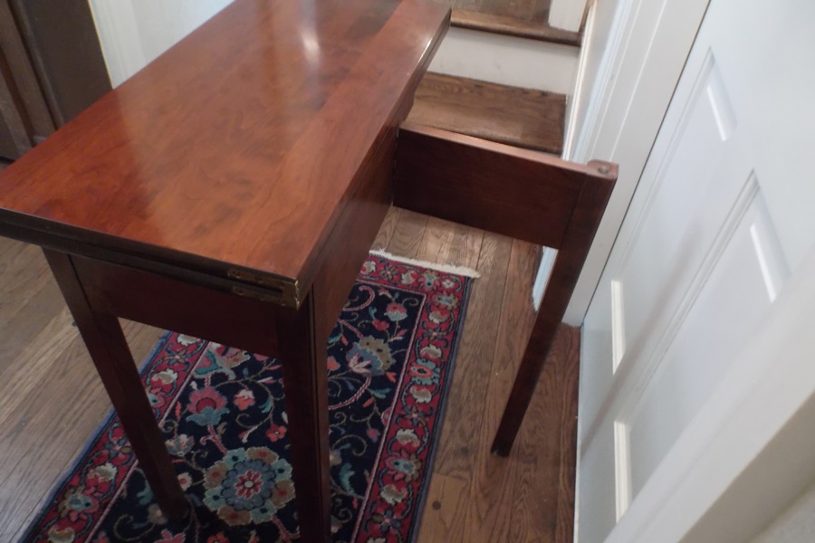 Adams County Collection Swing Leg Side Table