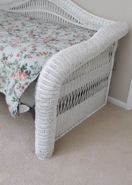 White Wicker Day Bed