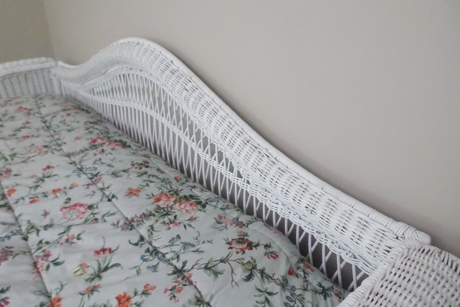 White Wicker Day Bed