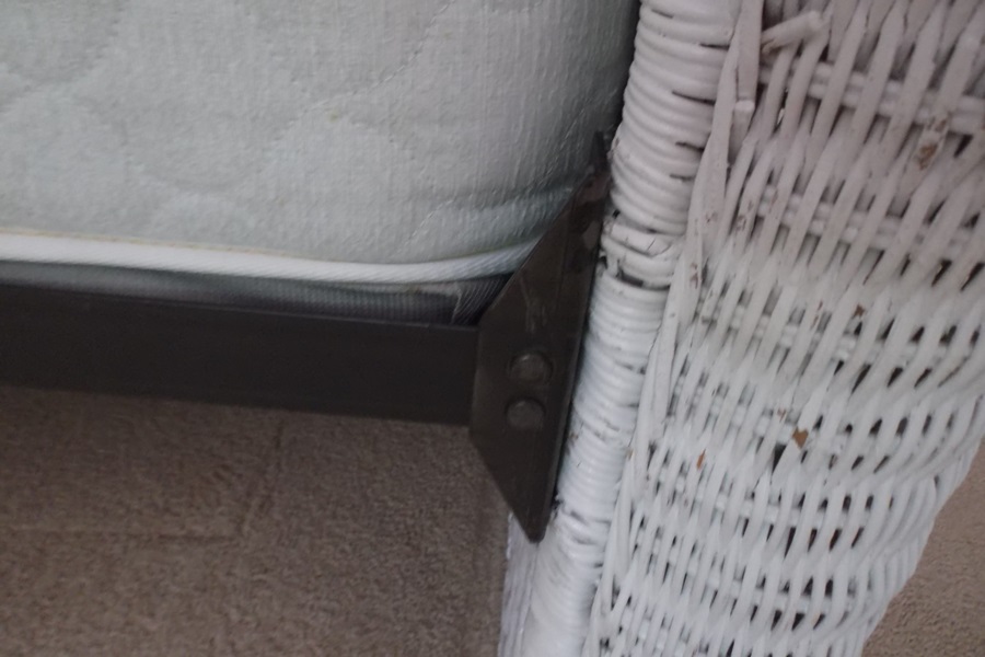 White Wicker Day Bed