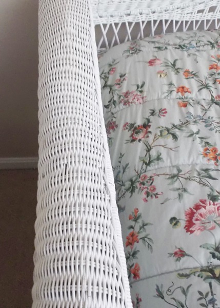 White Wicker Day Bed