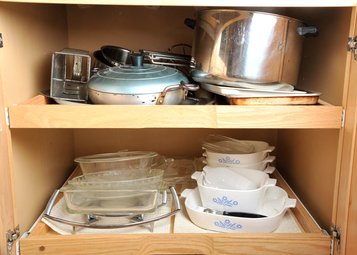 Assorted Cooking and Bakeware