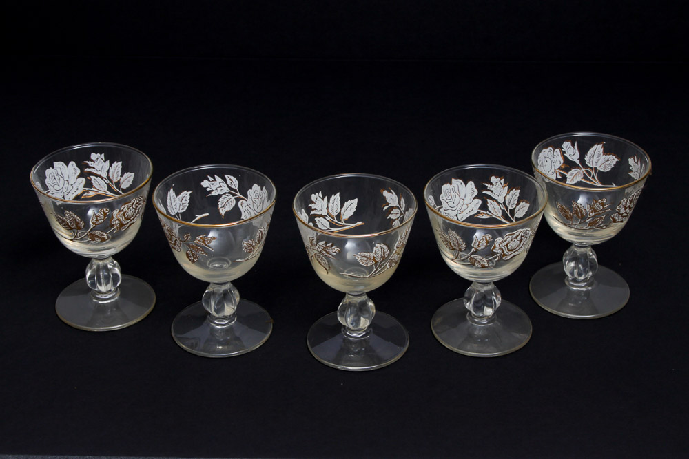 Glass Set with Two Trays