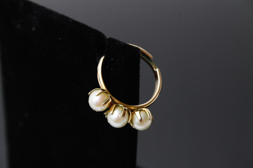 Cameo Brooch and Pearl Jewelry Set