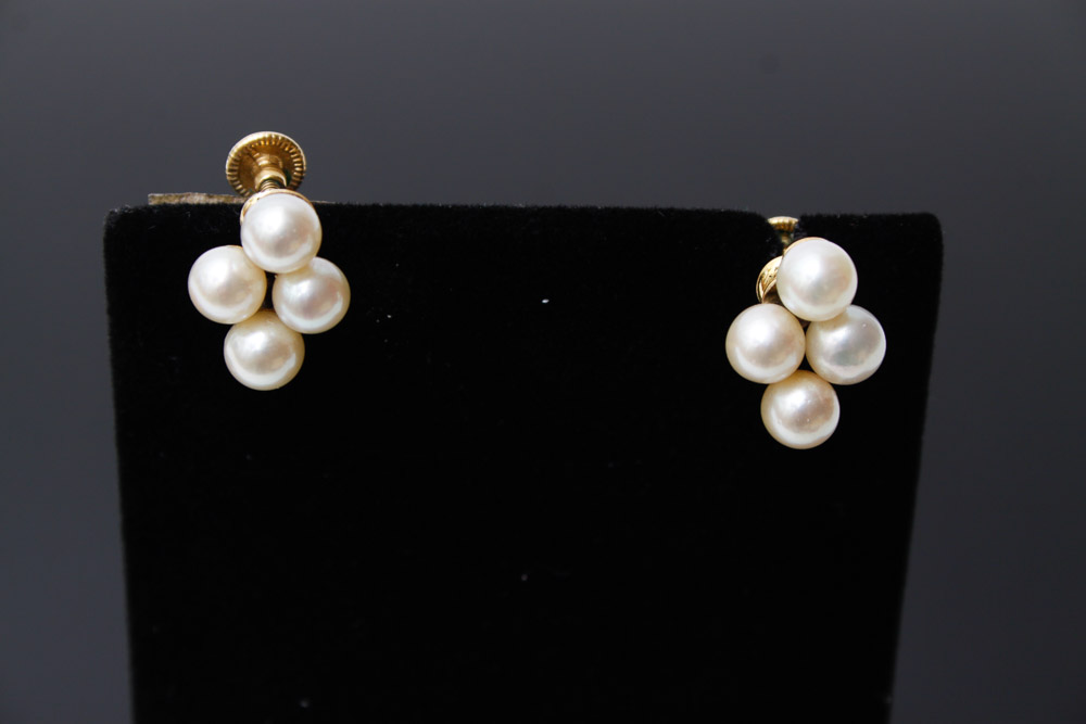 Cameo Brooch and Pearl Jewelry Set
