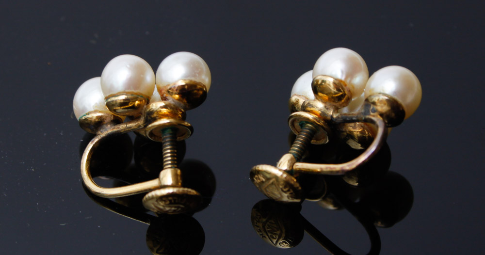 Cameo Brooch and Pearl Jewelry Set