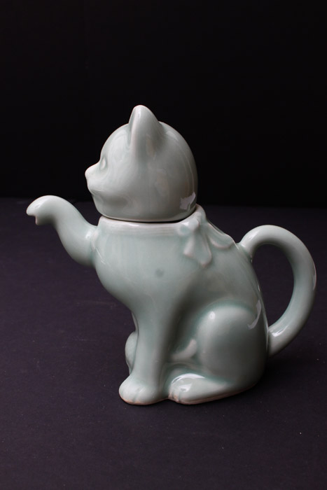 Cat Teapot and a Teacup Collection