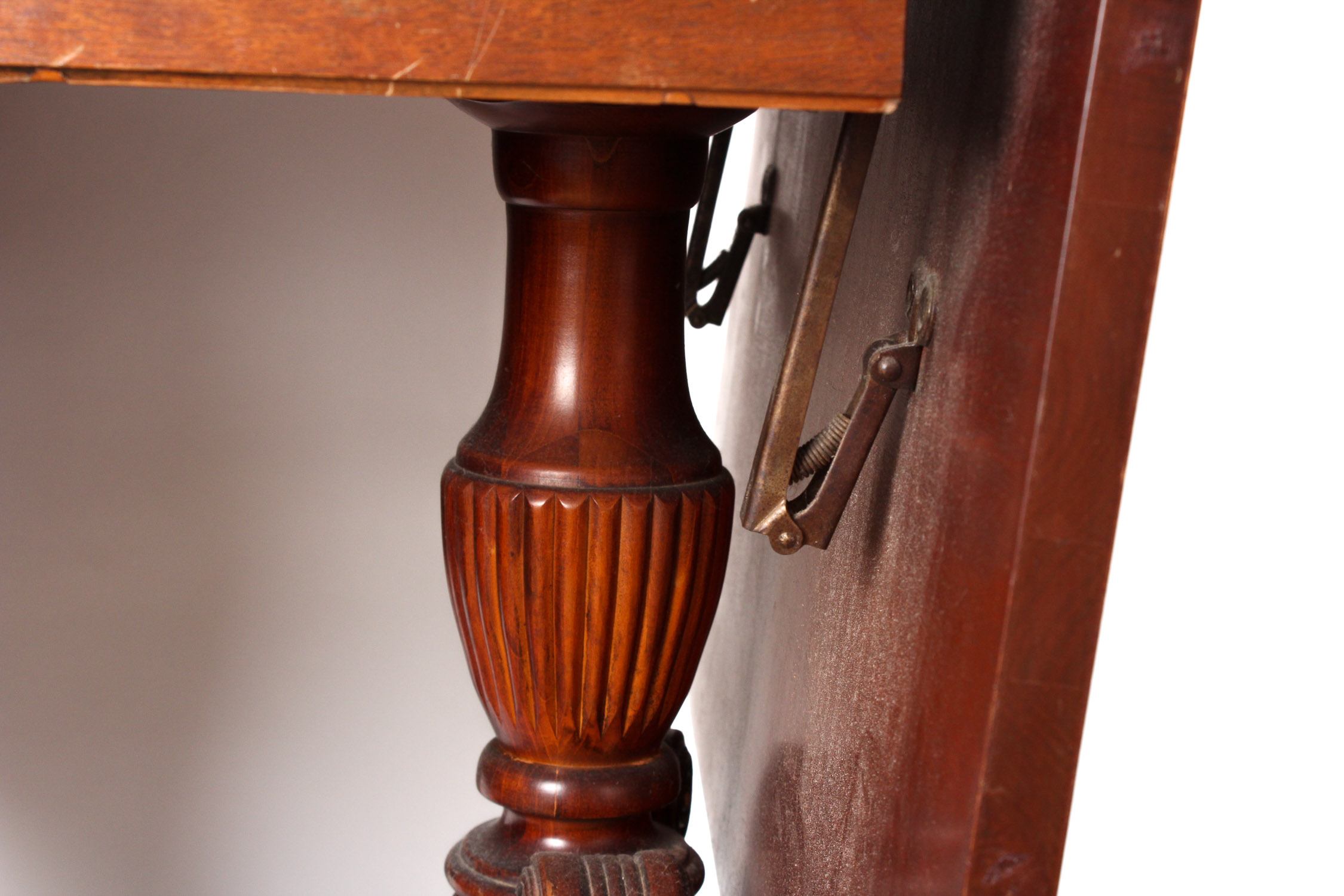 Duncan Phyfe Style Drop Leaf Table