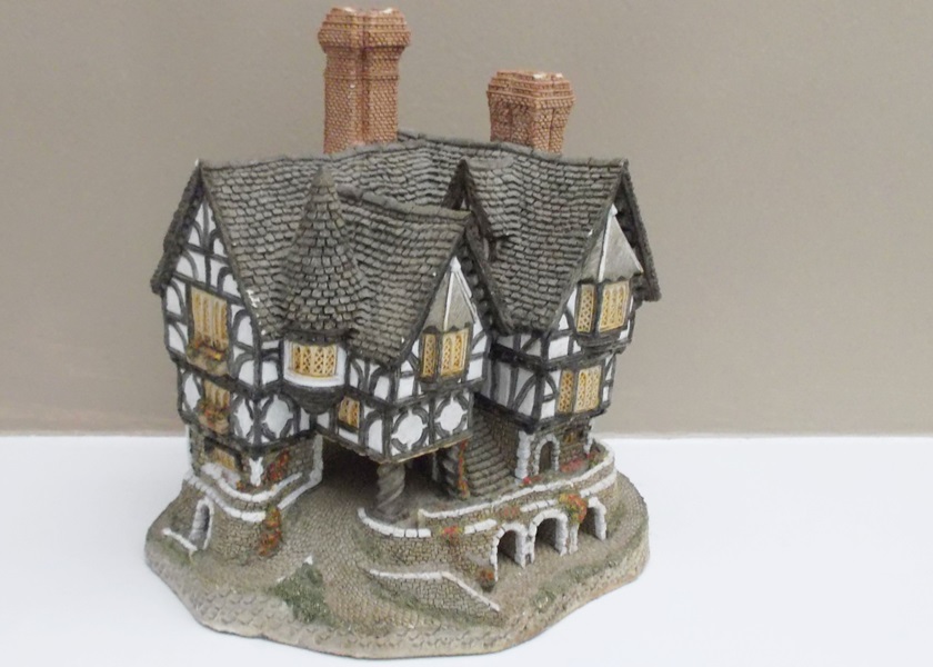 1986 John Hine Studios Miniature House 2202