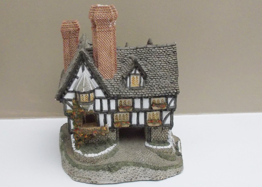 1986 John Hine Studios Miniature House 2202